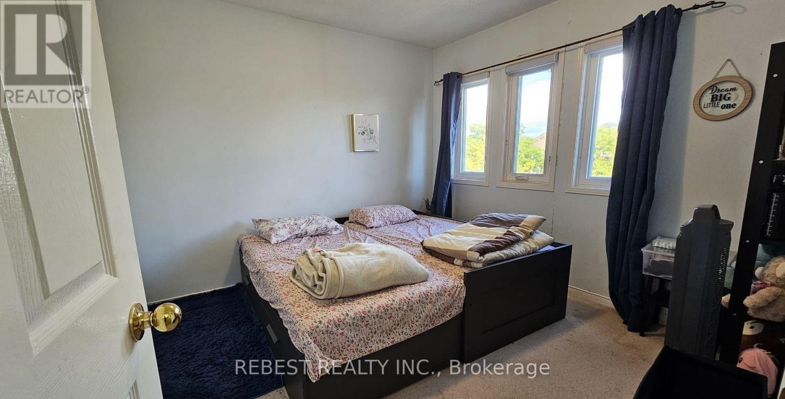 8 Treepark Street, Brampton, Ontario  L6R 1T3 - Photo 9 - W12957098