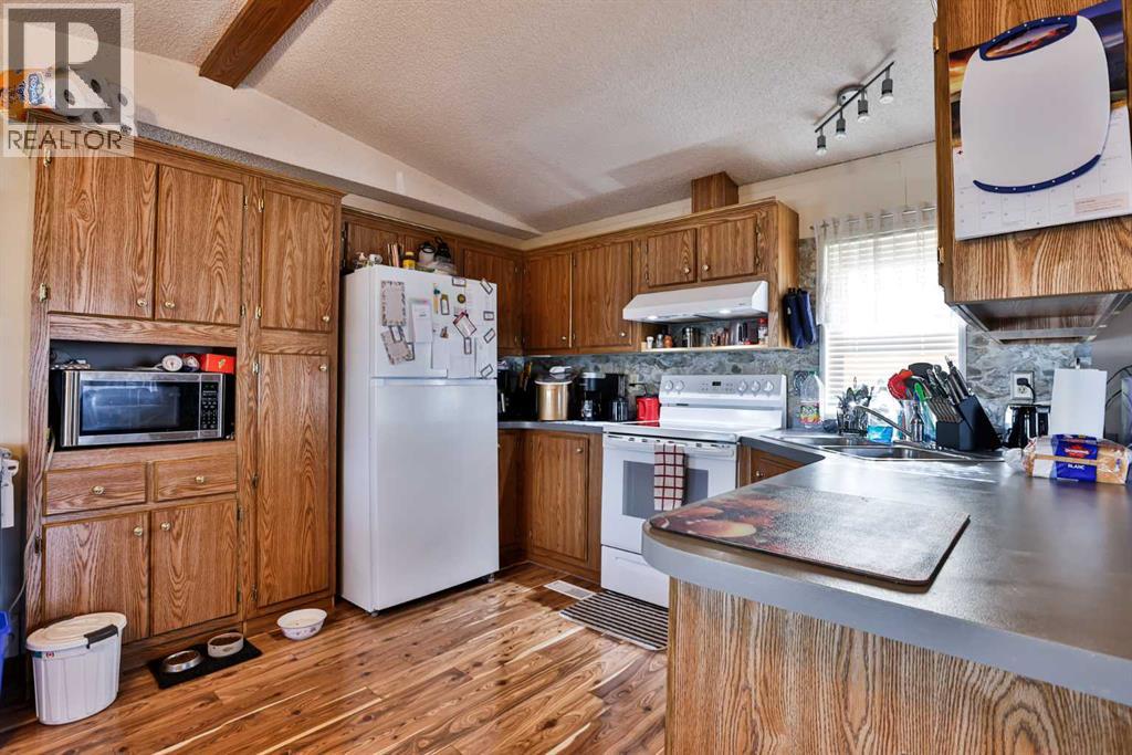 41, 2300 13 Street N, Lethbridge, Alberta  T1M 4E8 - Photo 3 - A2297477