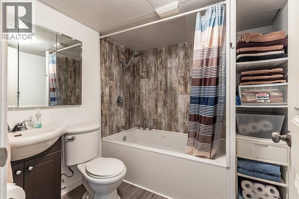 90 Robinson Crescent Se, Medicine Hat, Alberta  T1B 3G3 - Photo 35 - A2297632