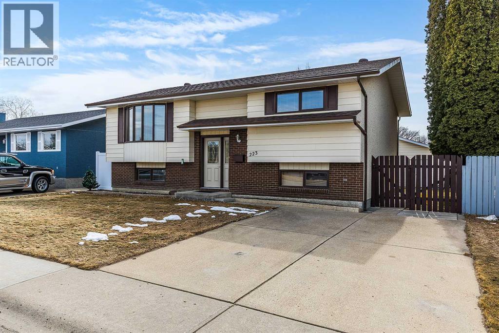 223 Sprague Way Se, Medicine Hat, Alberta  T1B 3L9 - Photo 2 - A2297991