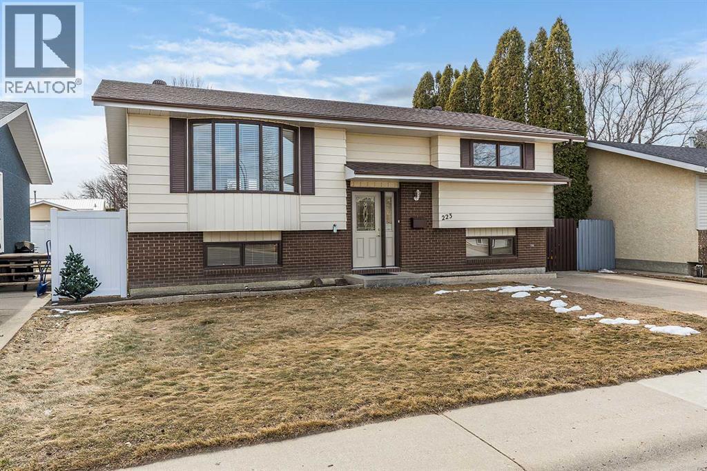 223 Sprague Way Se, Medicine Hat, Alberta  T1B 3L9 - Photo 3 - A2297991