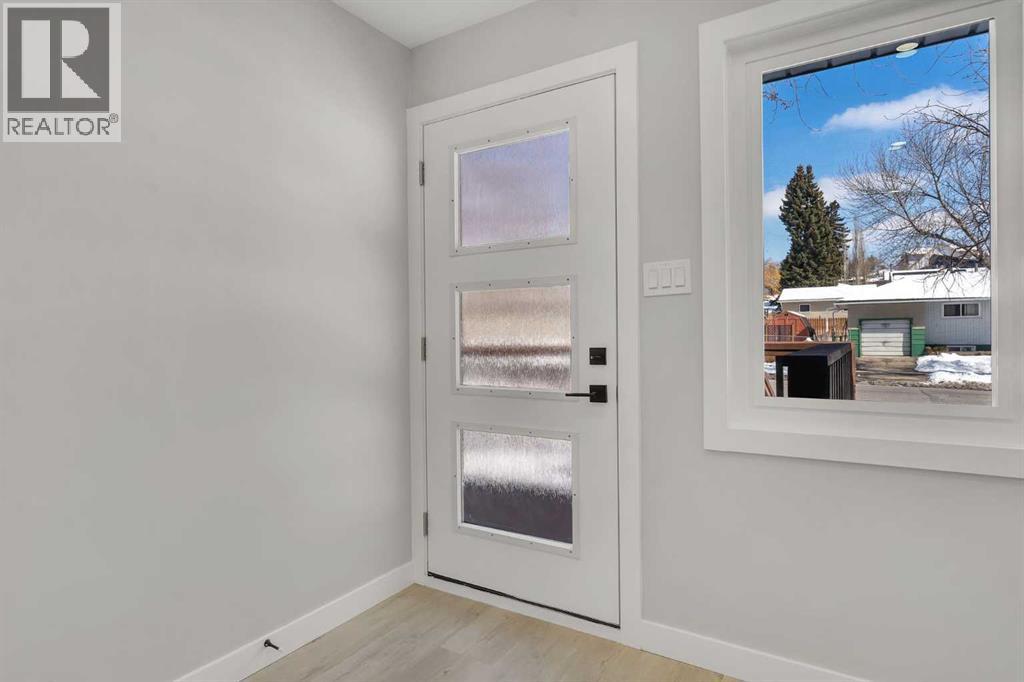 853 Northmount Drive NW, Calgary, Alberta  T2L 0A3 - Photo 6 - A2297546