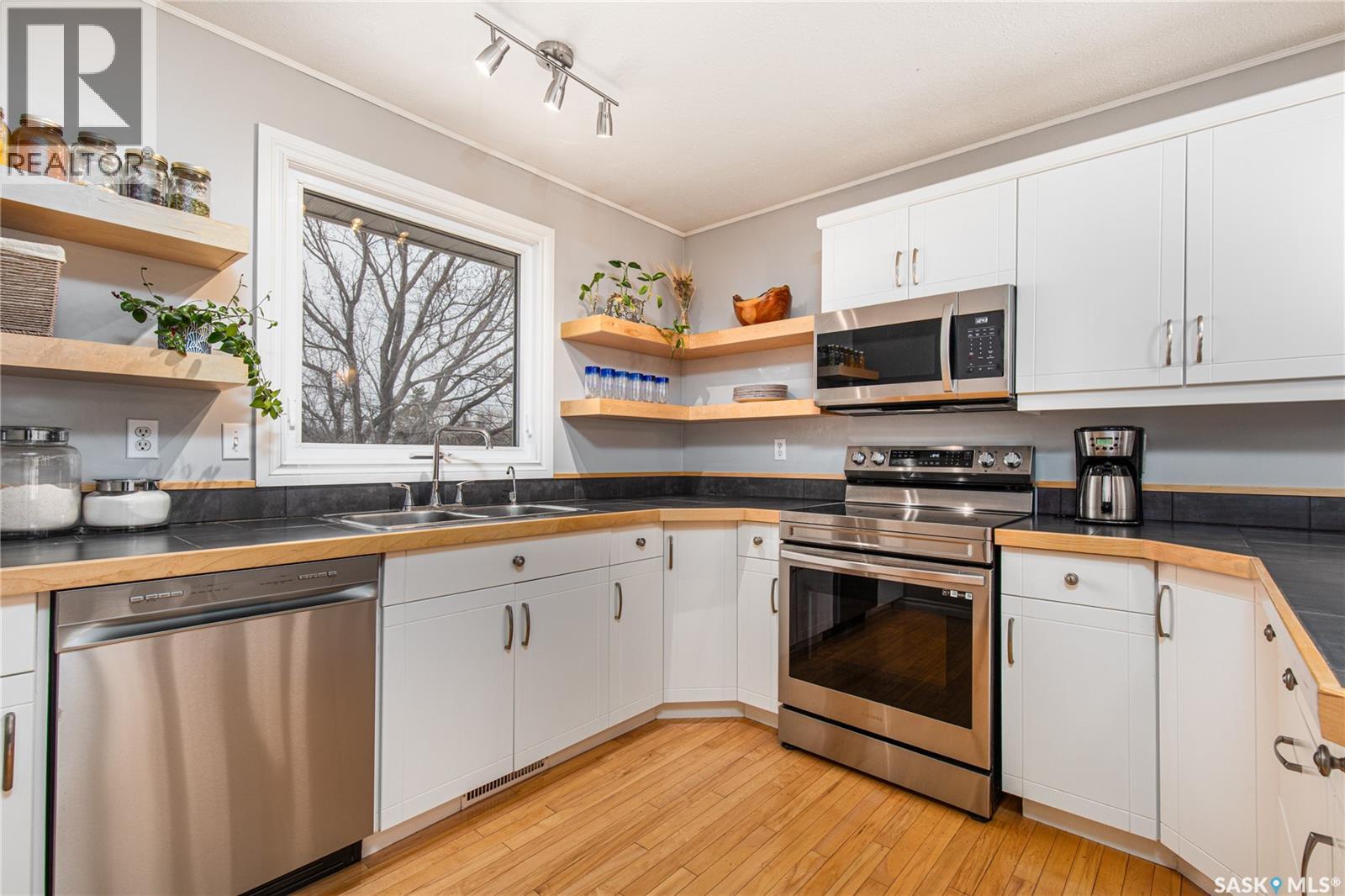 219 Cedar Crescent, Caronport, Saskatchewan  S0H 0S0 - Photo 13 - SK031915