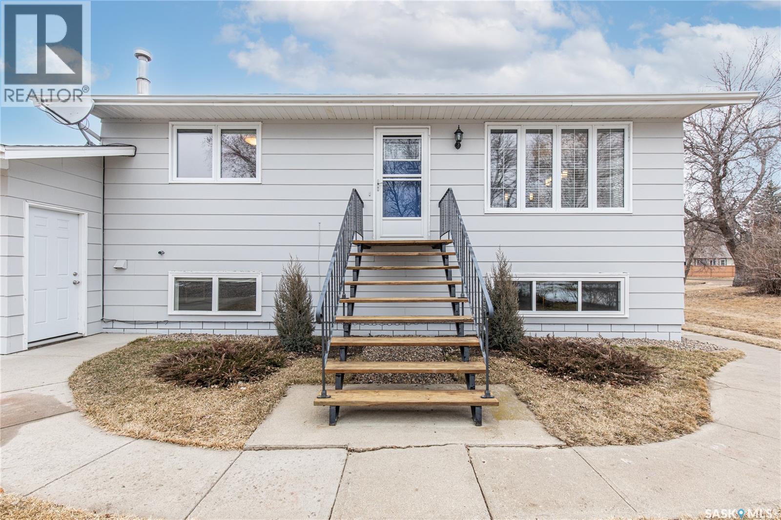 219 Cedar Crescent, Caronport, Saskatchewan  S0H 0S0 - Photo 3 - SK031915