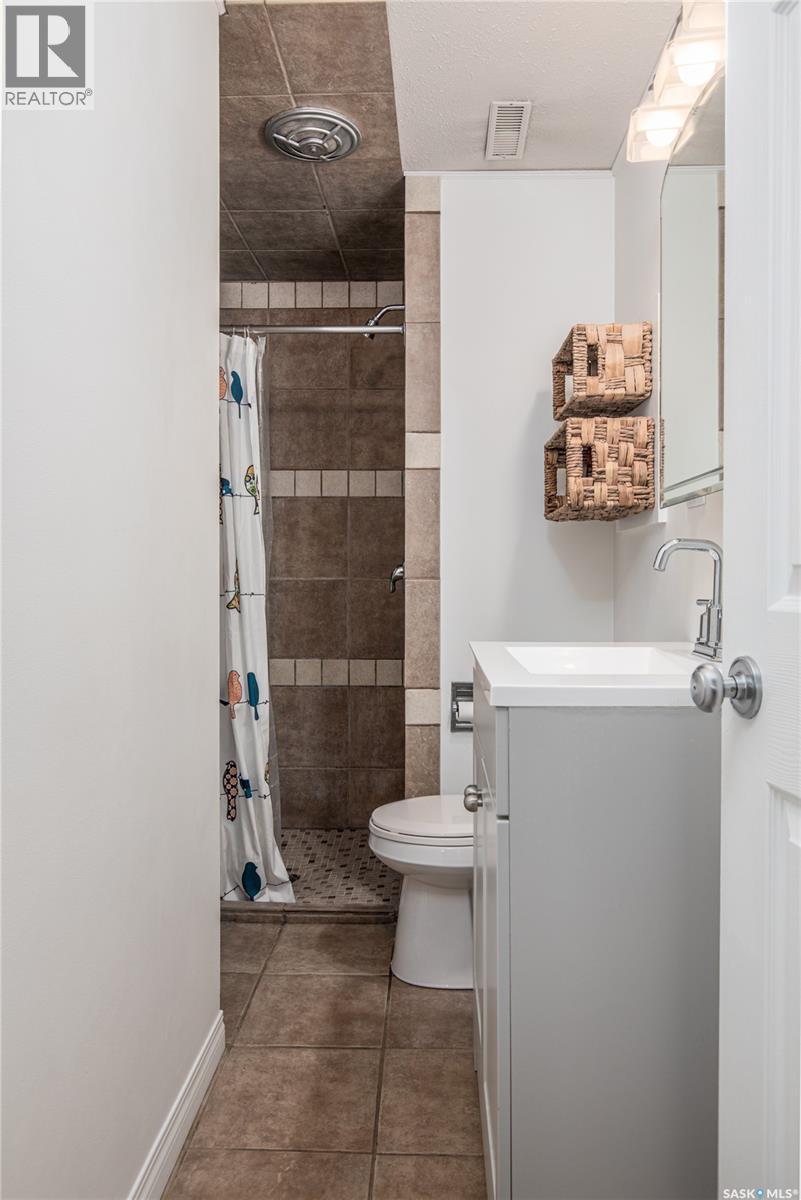 219 Cedar Crescent, Caronport, Saskatchewan  S0H 0S0 - Photo 36 - SK031915