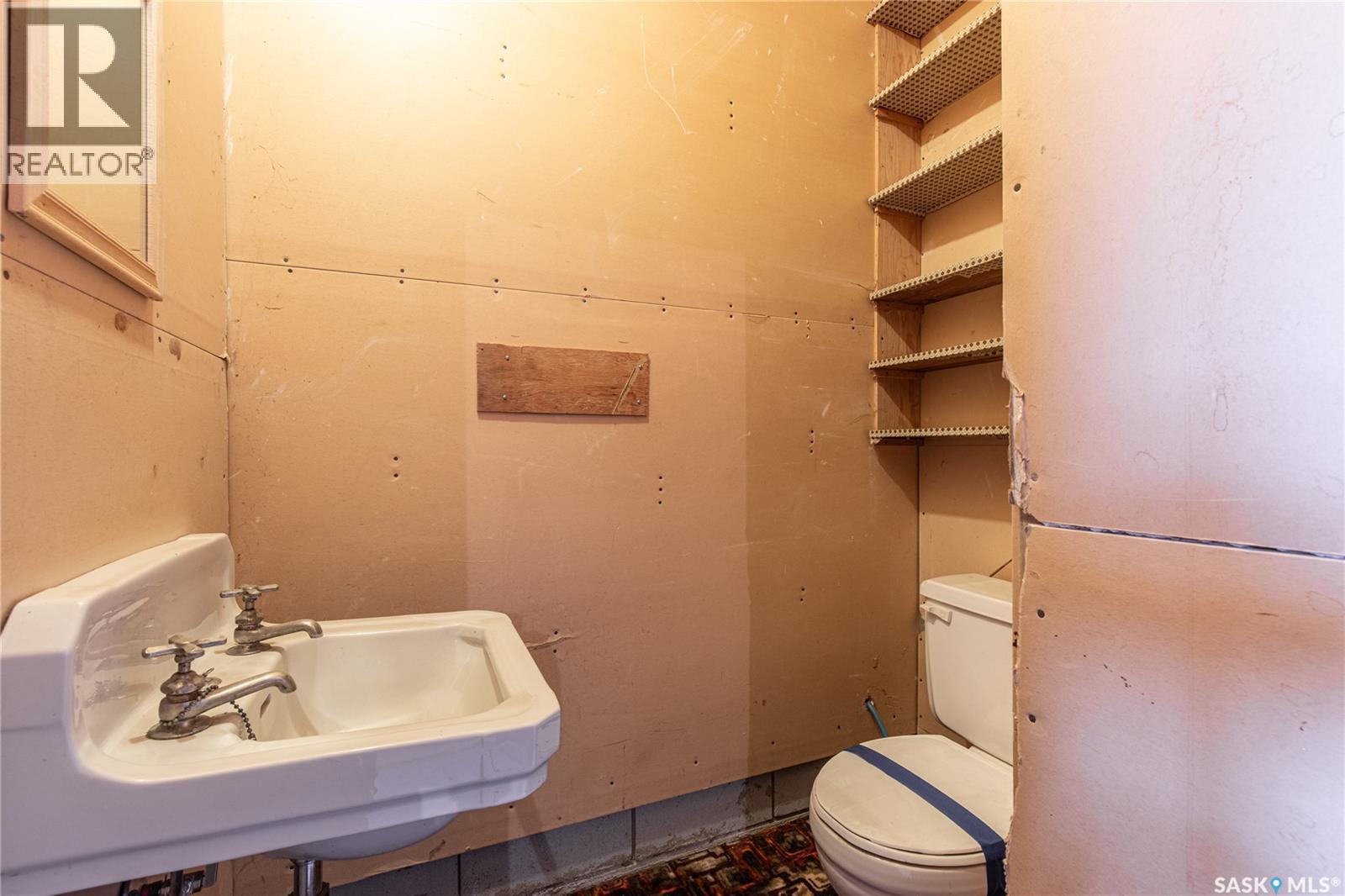 219 Cedar Crescent, Caronport, Saskatchewan  S0H 0S0 - Photo 40 - SK031915