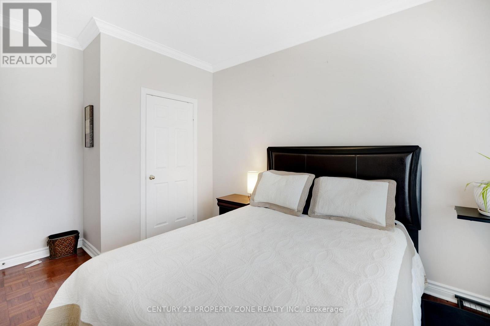 38 Castlegate Boulevard, Brampton (Bram East), Ontario  L6P 2L3 - Photo 5 - W12951540