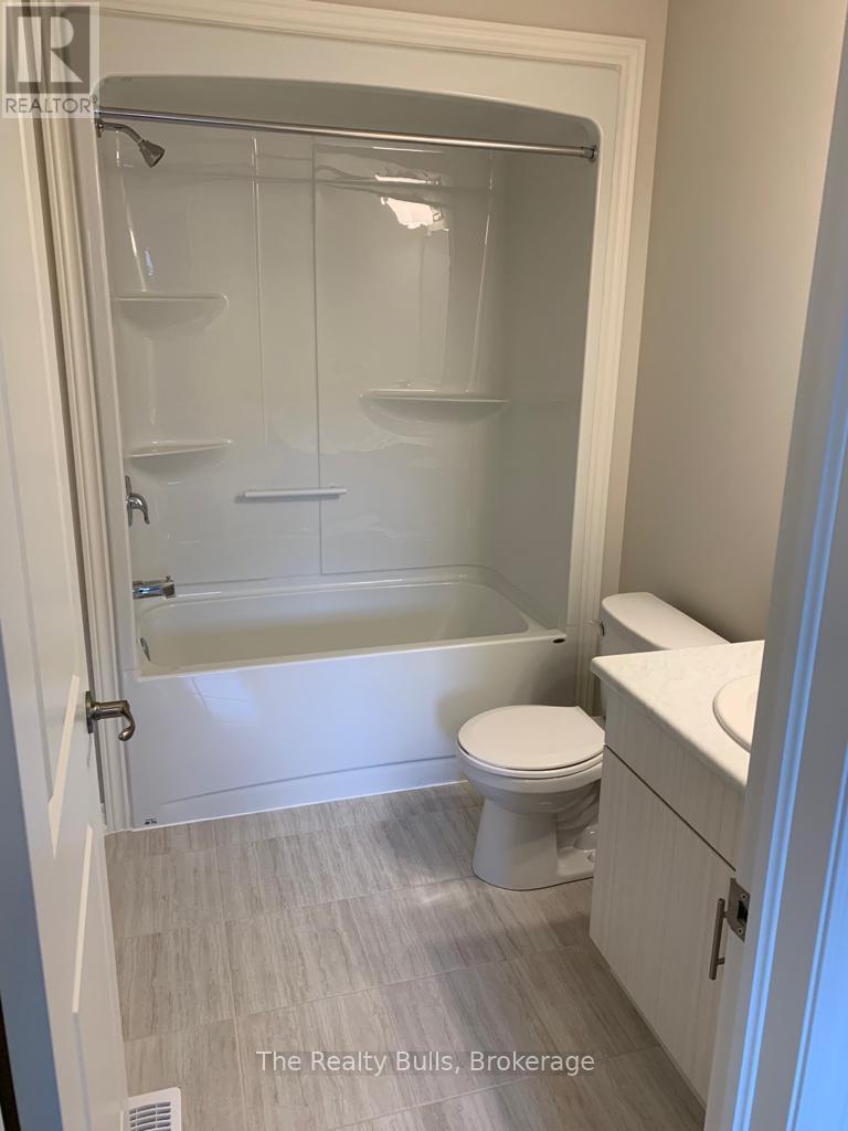 542 Julia Drive, Welland, Ontario L3C 0G7 - Photo 10 - X12955272