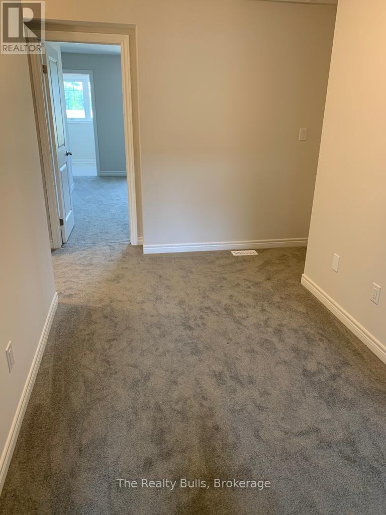 542 Julia Drive, Welland, Ontario L3C 0G7 - Photo 17 - X12955272