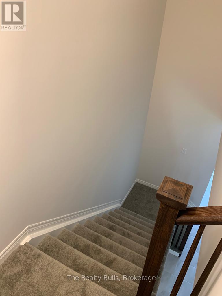 542 Julia Drive, Welland, Ontario L3C 0G7 - Photo 7 - X12955272