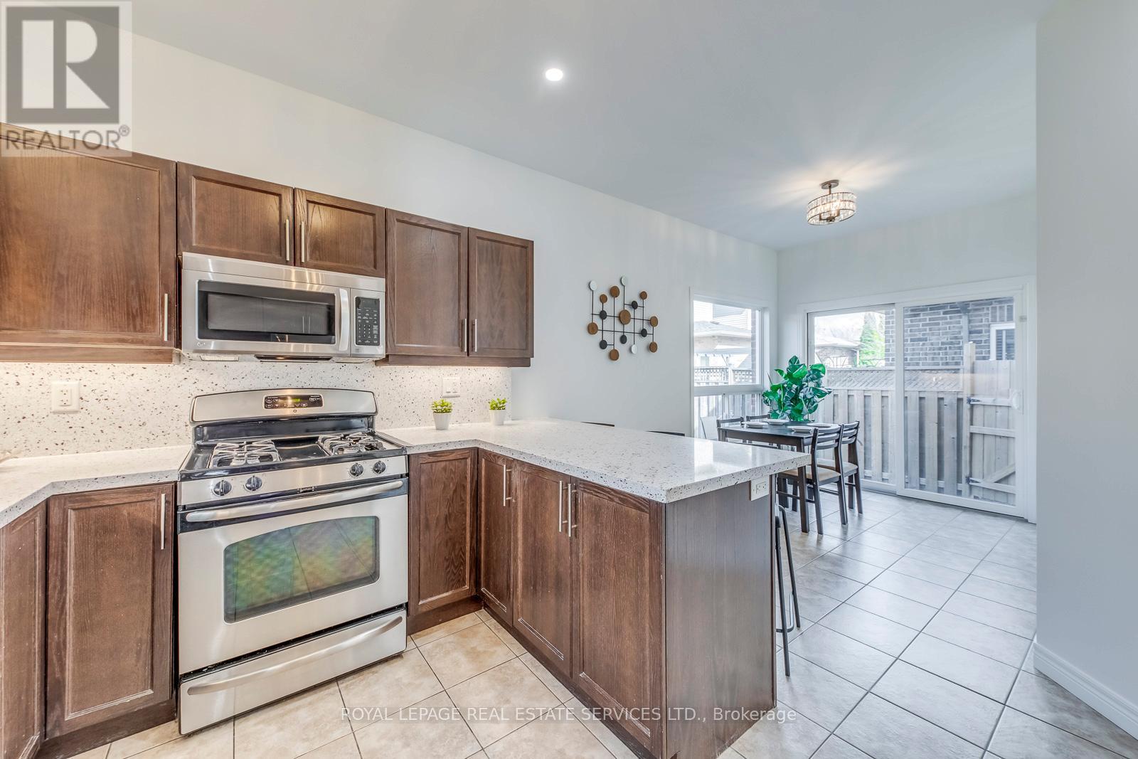 206 Brigadoon Drive, Hamilton (Gourley), Ontario  L9C 0B5 - Photo 15 - X12956946