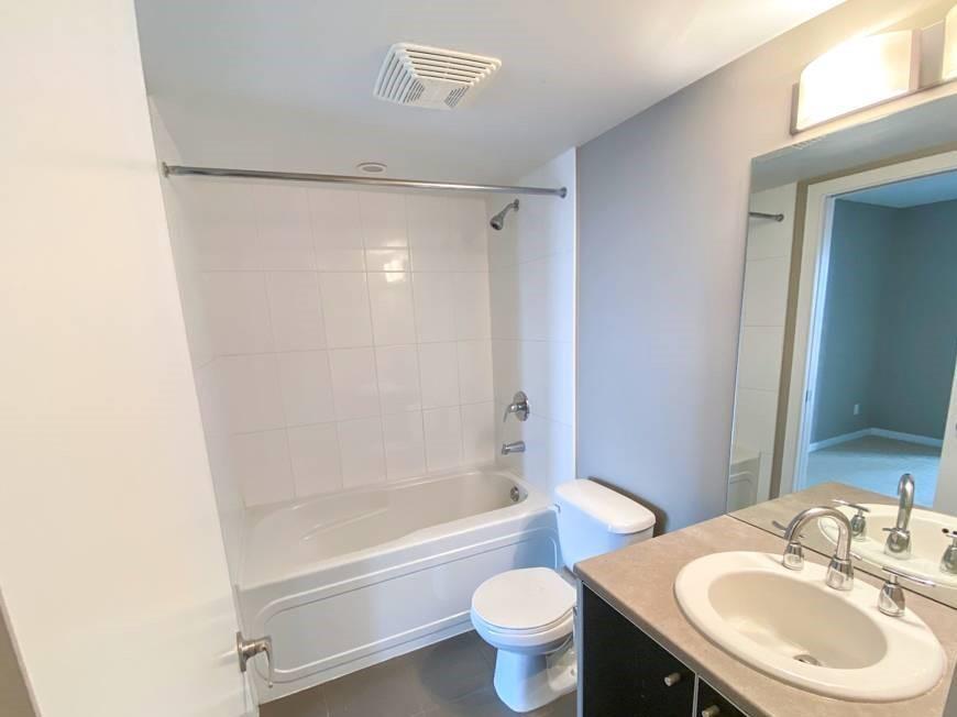 2410 9981 Whalley Boulevard, Surrey, British Columbia  V3T 0G6 - Photo 3 - R3092318