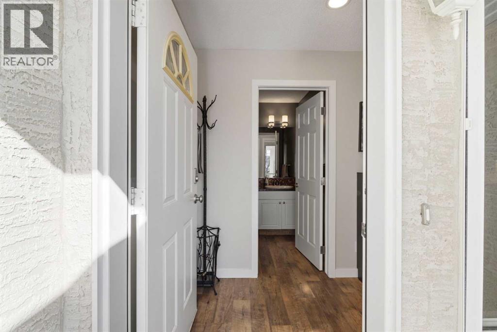 85 Cedarview Mews SW, Calgary, Alberta  T2W 6H8 - Photo 5 - A2298844