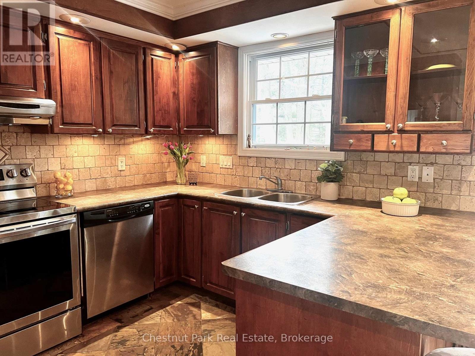 135 Christopher Avenue, Wasaga Beach, Ontario  L9Z 1S4 - Photo 5 - S12947514