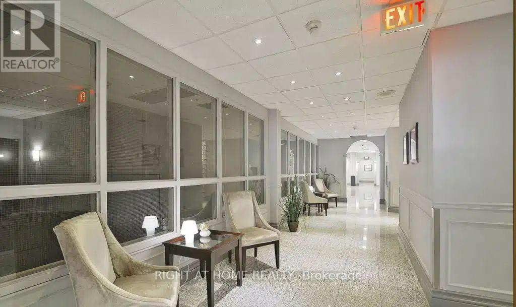 905 - 7 Bishop Avenue, Toronto, Ontario M2M 4J4 - Photo 5 - C12957110