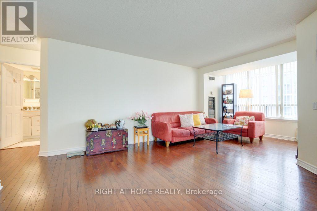 905 - 7 Bishop Avenue, Toronto, Ontario M2M 4J4 - Photo 8 - C12957110