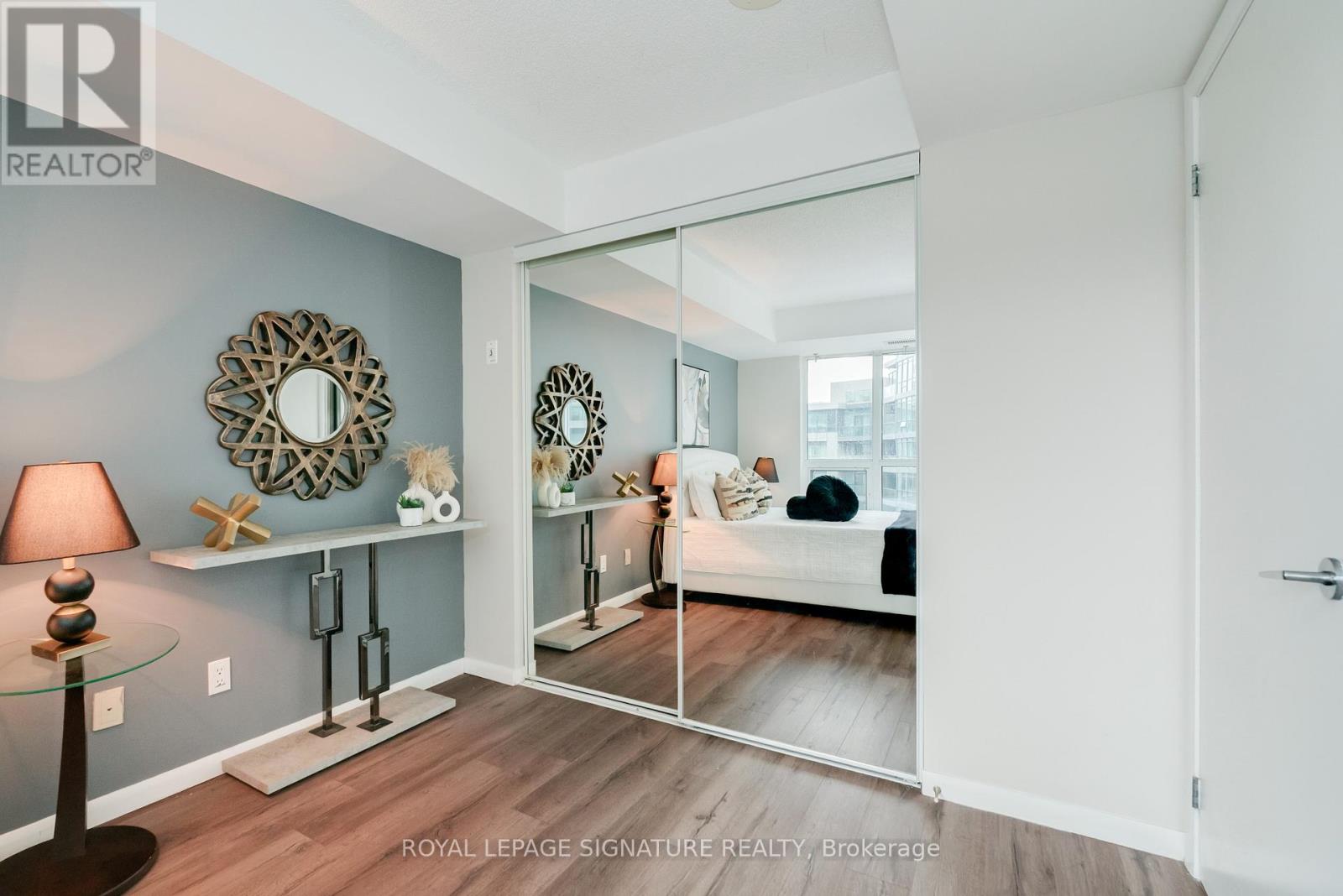 617 - 219 Fort York Boulevard, Toronto, Ontario  M5V 1B1 - Photo 2 - C12957144