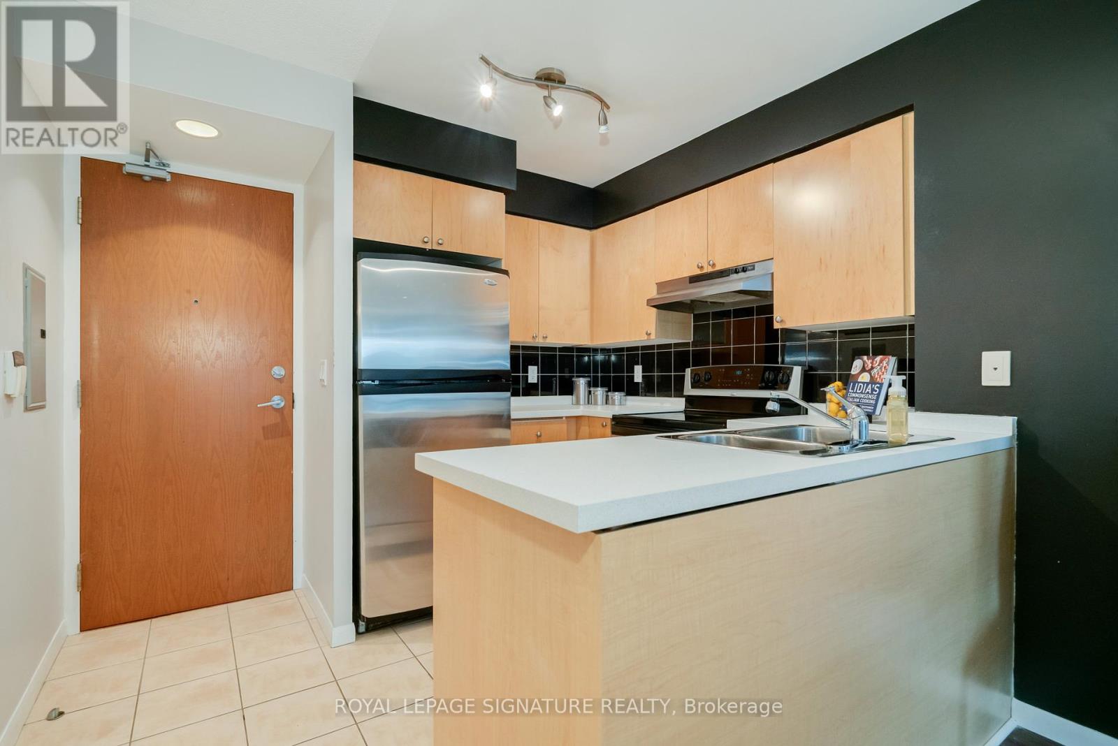 617 - 219 Fort York Boulevard, Toronto, Ontario  M5V 1B1 - Photo 3 - C12957144