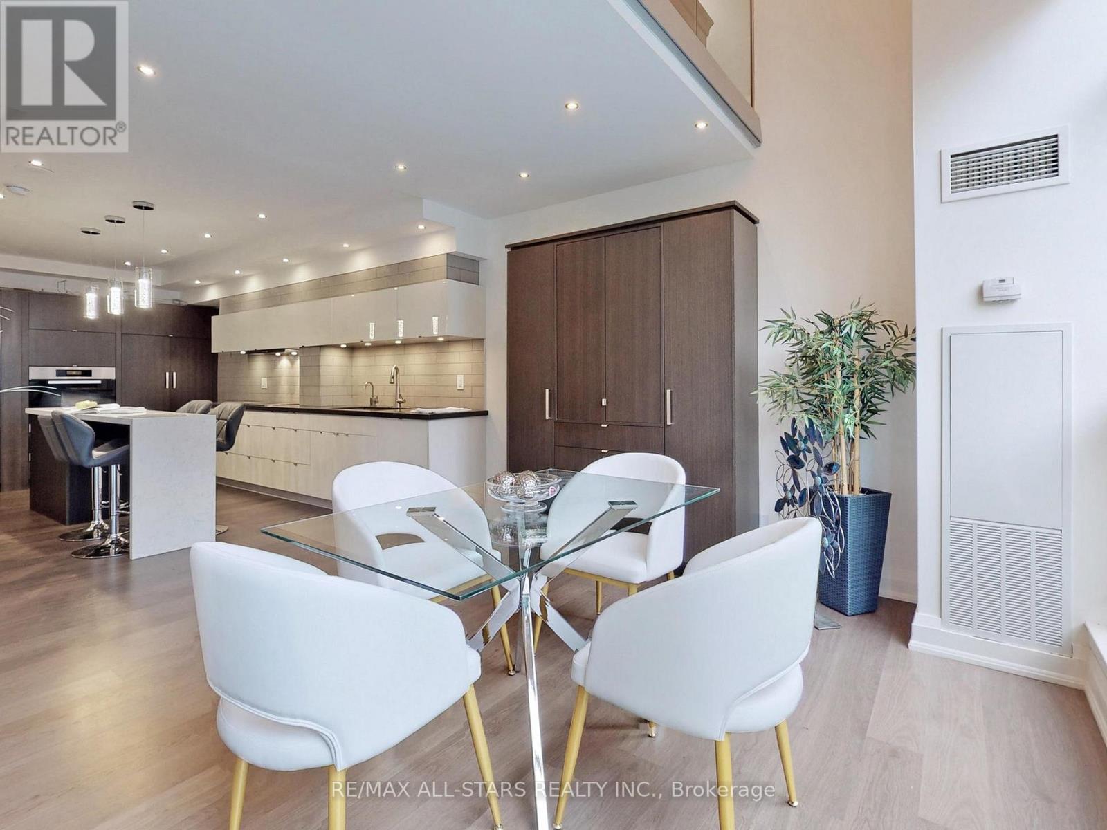 711 & 712 - 36 Blue Jays Way, Toronto, Ontario  M5V 3T3 - Photo 12 - C12957198