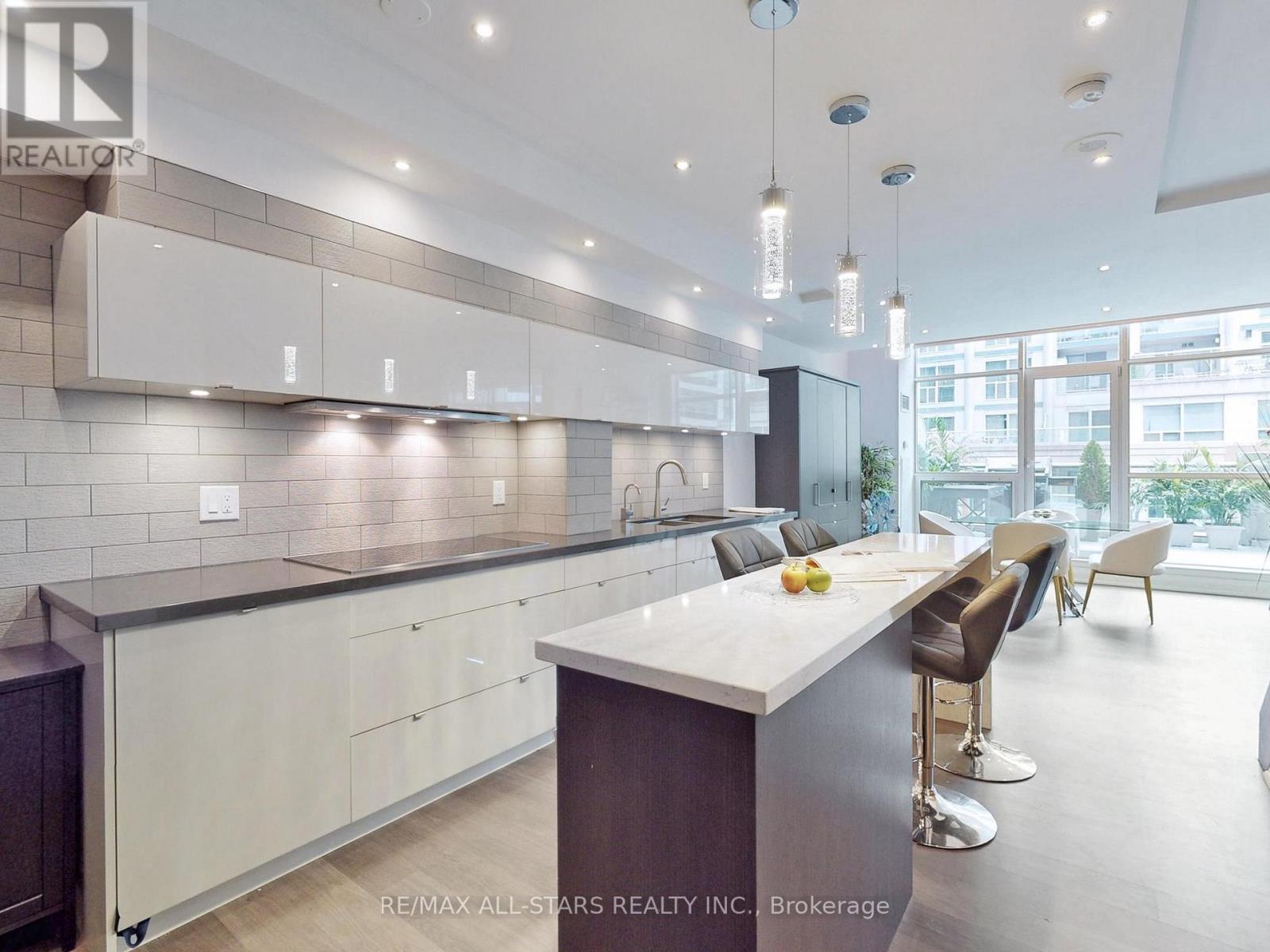 711 & 712 - 36 Blue Jays Way, Toronto, Ontario  M5V 3T3 - Photo 13 - C12957198