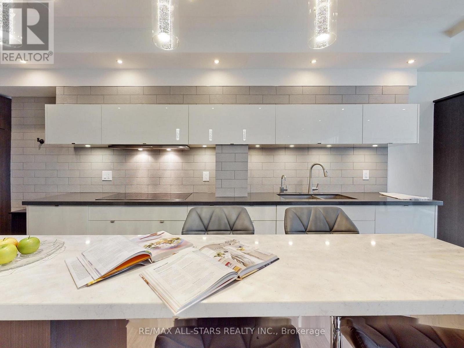 711 & 712 - 36 Blue Jays Way, Toronto, Ontario  M5V 3T3 - Photo 15 - C12957198