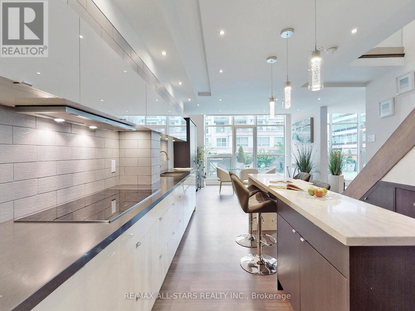 711 & 712 - 36 Blue Jays Way, Toronto, Ontario  M5V 3T3 - Photo 16 - C12957198