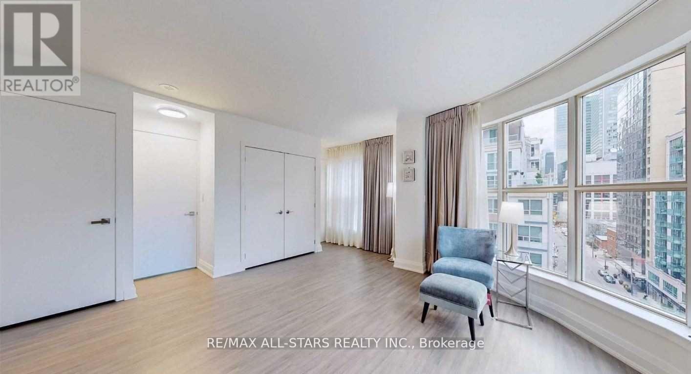 711 & 712 - 36 Blue Jays Way, Toronto, Ontario  M5V 3T3 - Photo 18 - C12957198