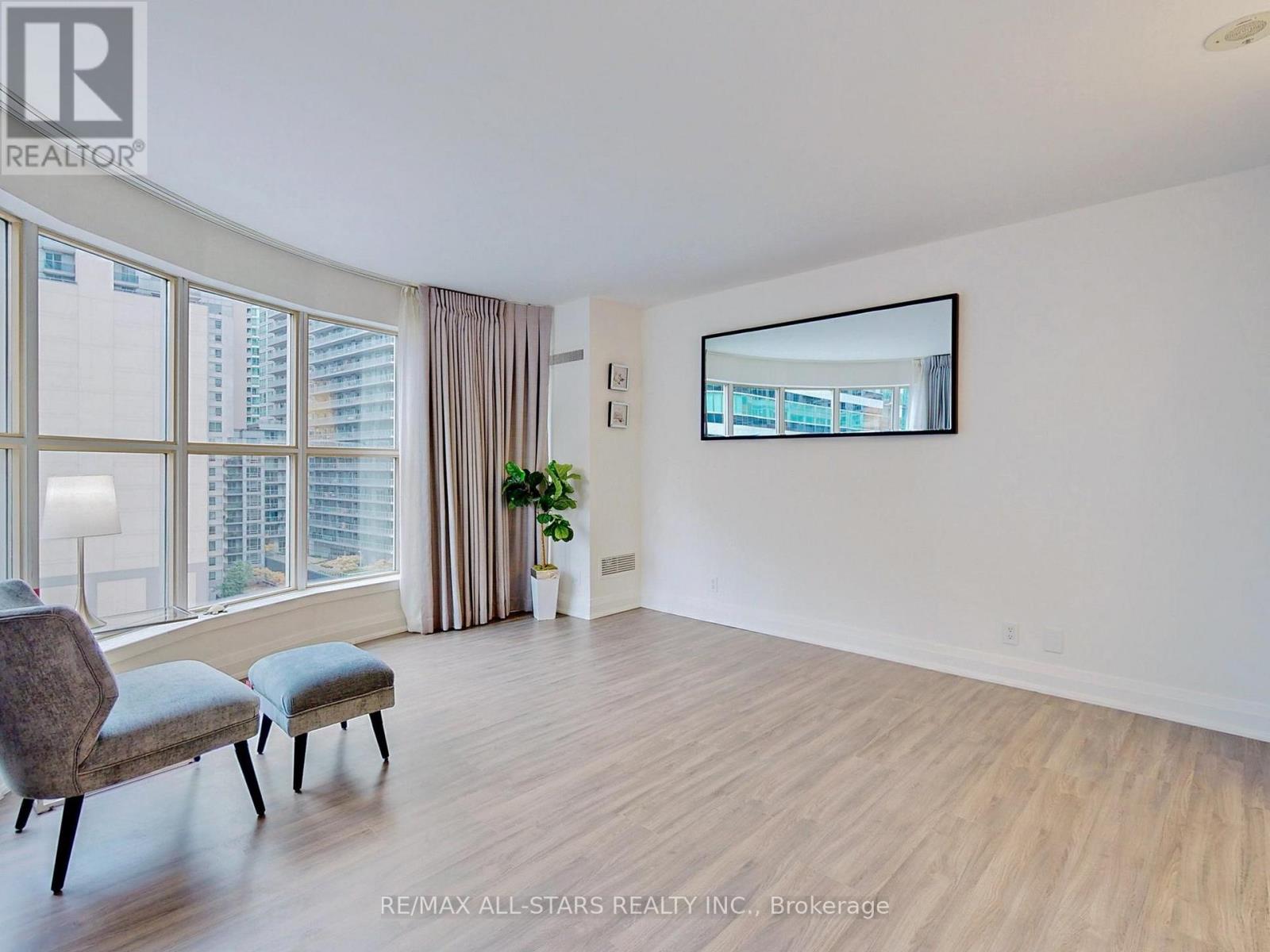 711 & 712 - 36 Blue Jays Way, Toronto, Ontario  M5V 3T3 - Photo 19 - C12957198