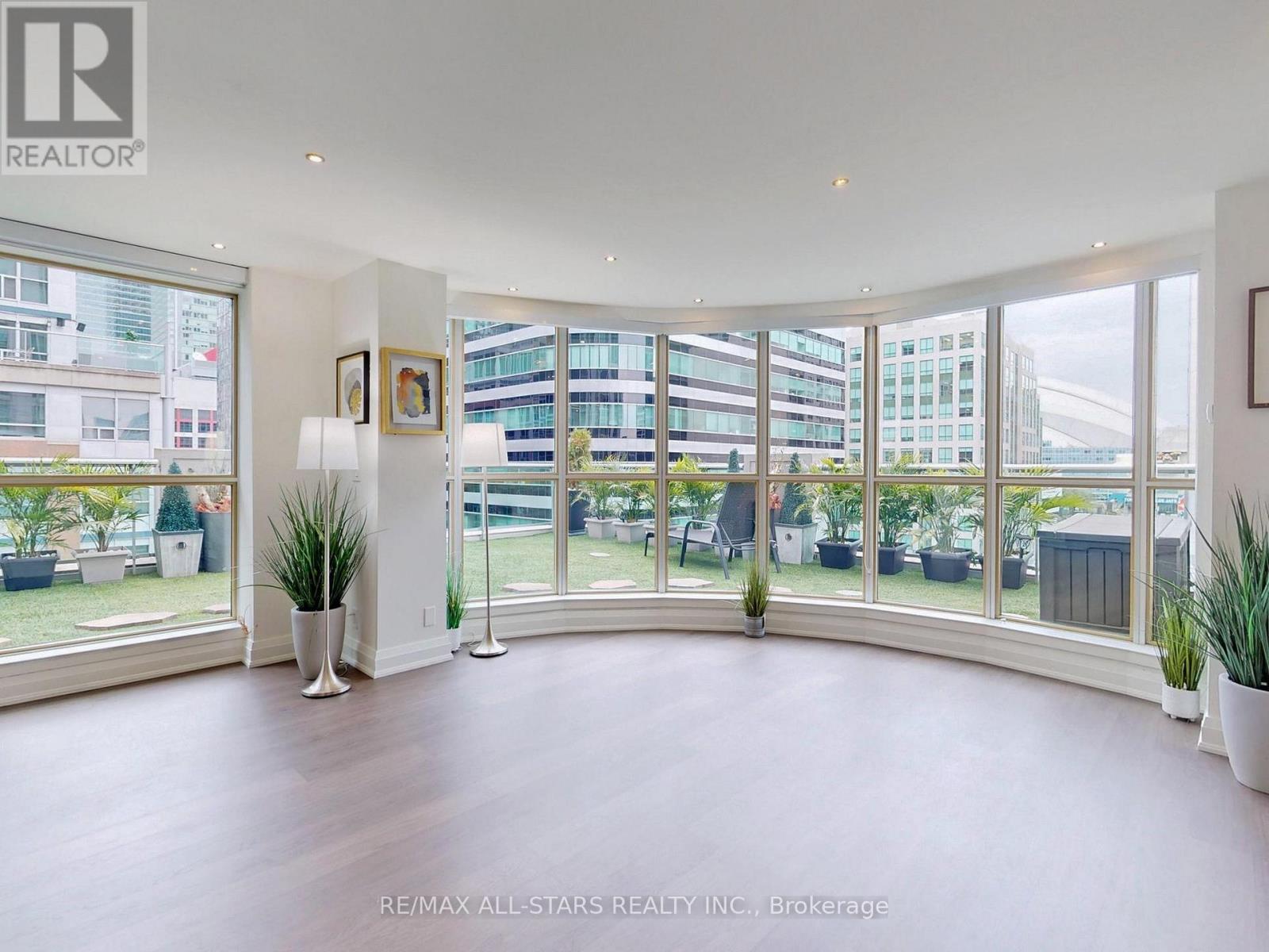 711 & 712 - 36 Blue Jays Way, Toronto, Ontario  M5V 3T3 - Photo 3 - C12957198