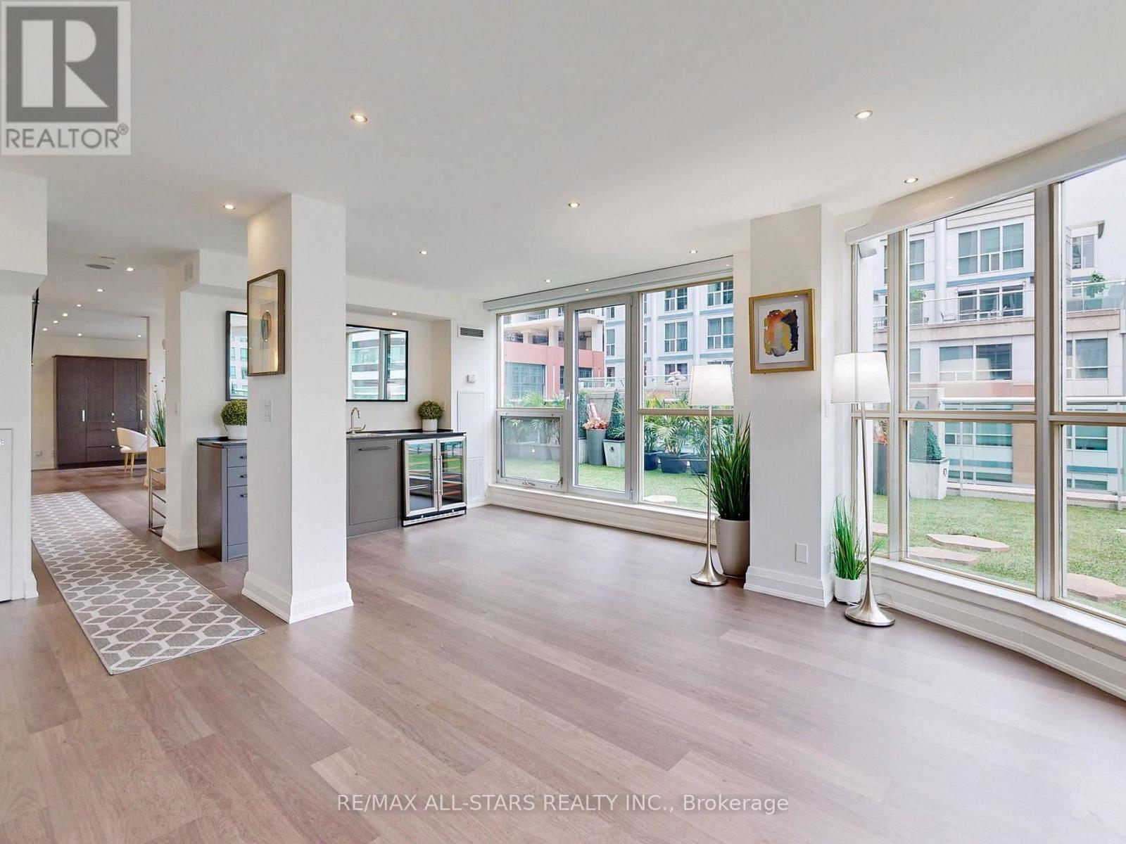 711 & 712 - 36 Blue Jays Way, Toronto, Ontario  M5V 3T3 - Photo 4 - C12957198