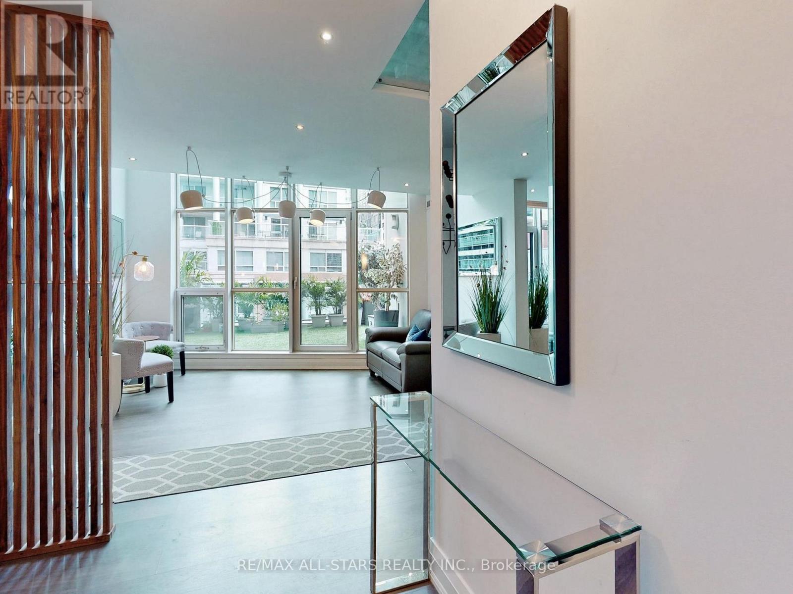 711 & 712 - 36 Blue Jays Way, Toronto, Ontario  M5V 3T3 - Photo 8 - C12957198