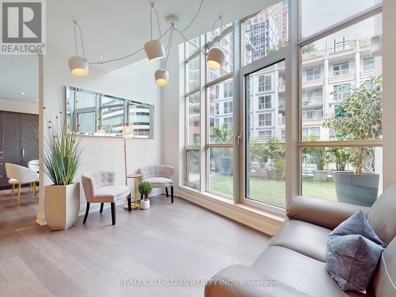 711 & 712 - 36 Blue Jays Way, Toronto, Ontario  M5V 3T3 - Photo 9 - C12957198