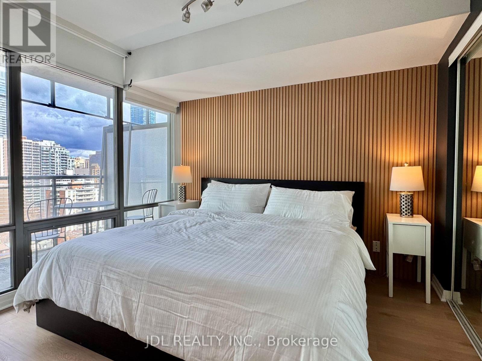 1607 - 22 Wellesley Street E, Toronto, Ontario  M4Y 1G3 - Photo 3 - C12957204