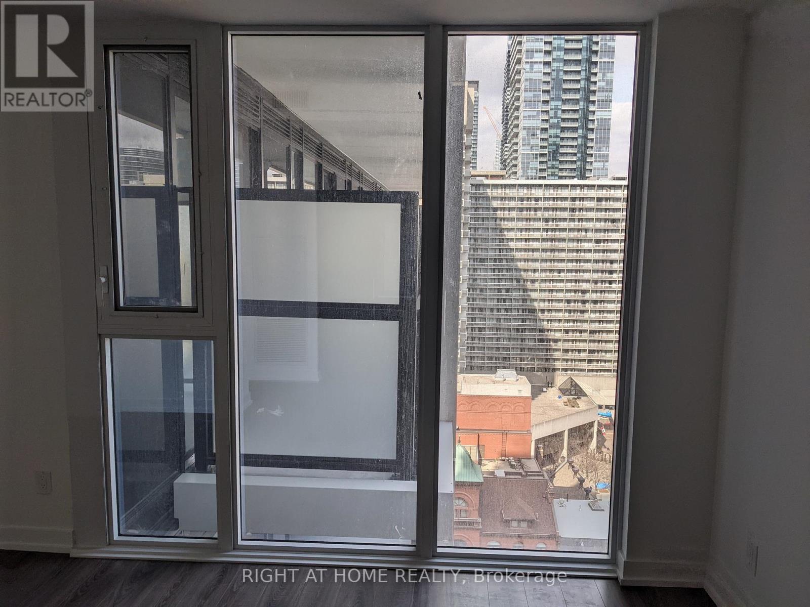 1520 - 20 Edward Street, Toronto, Ontario  M5G 0C5 - Photo 8 - C12957216