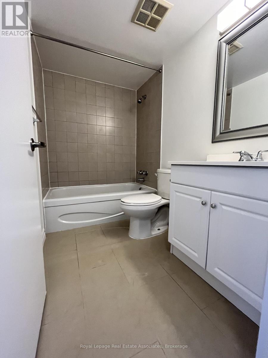 2603 - 270 Queens Quay W, Toronto, Ontario  M5J 2N4 - Photo 9 - C12957236