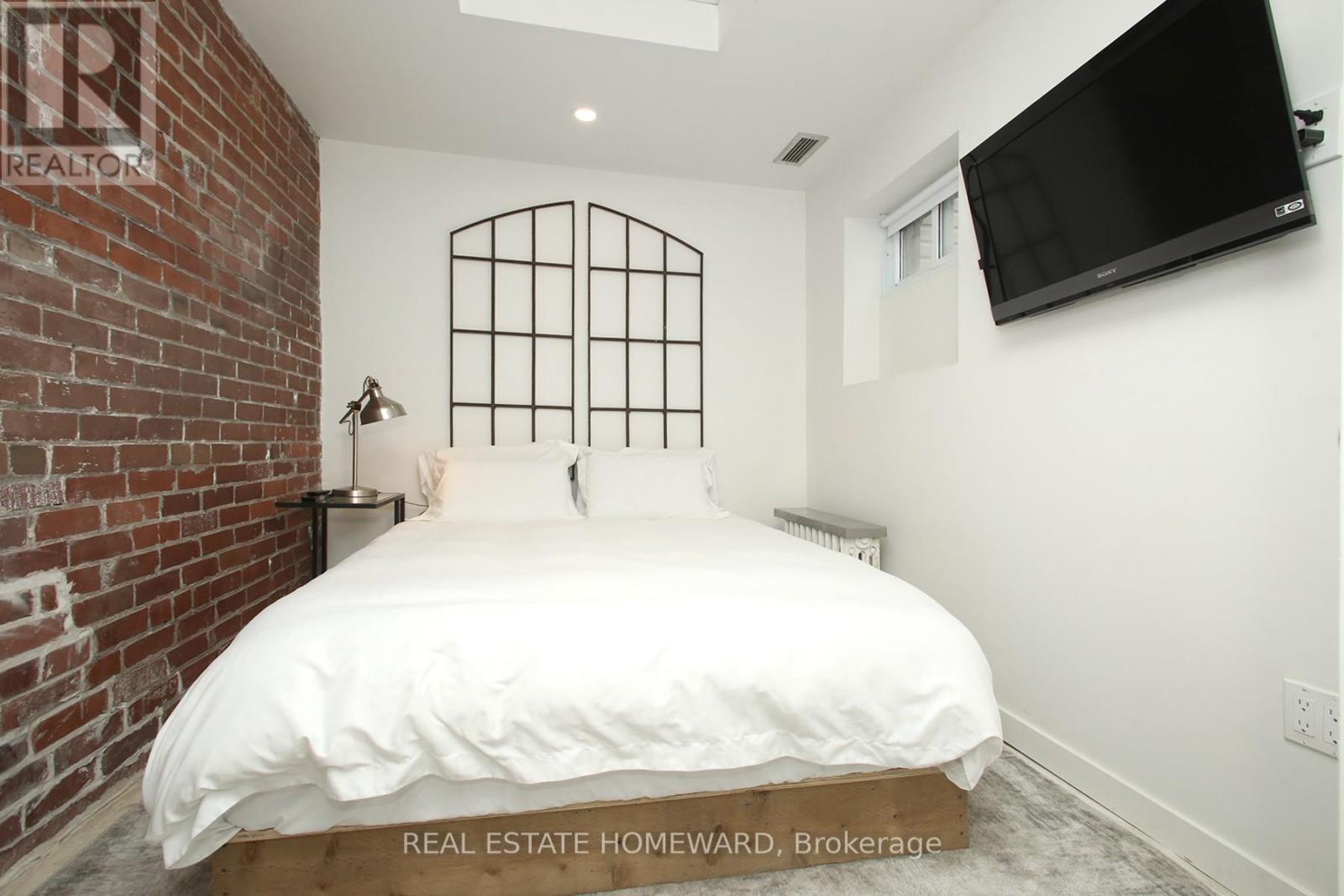 147 Boston Avenue, Toronto, Ontario  M4M 2T8 - Photo 11 - E12957132