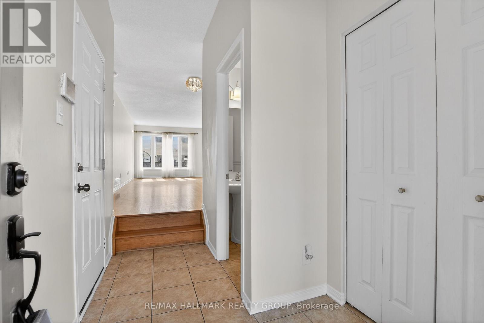 1008 Klondike Road N, Ottawa, Ontario  K2K 0C3 - Photo 3 - X12957194