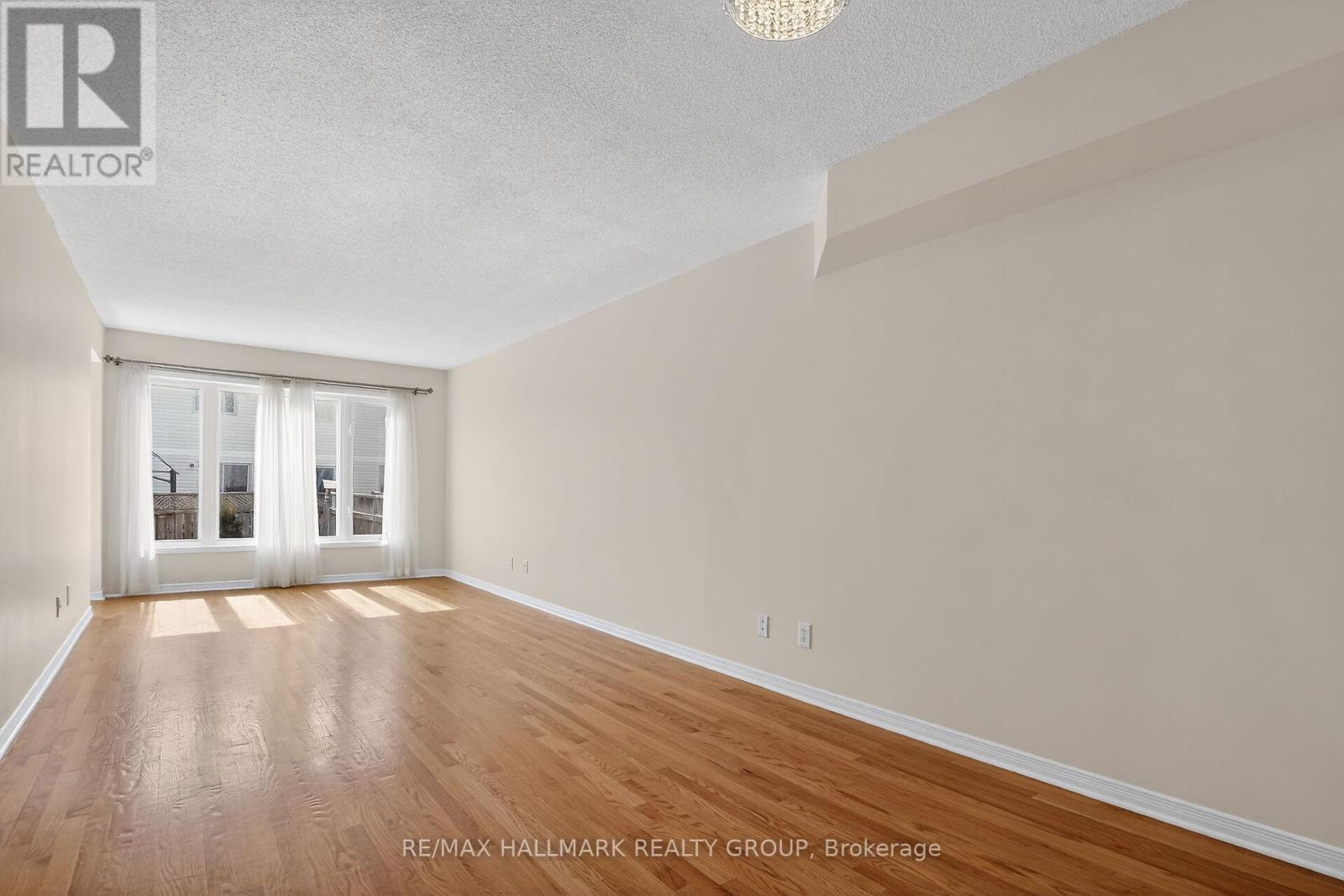 1008 Klondike Road N, Ottawa, Ontario  K2K 0C3 - Photo 8 - X12957194