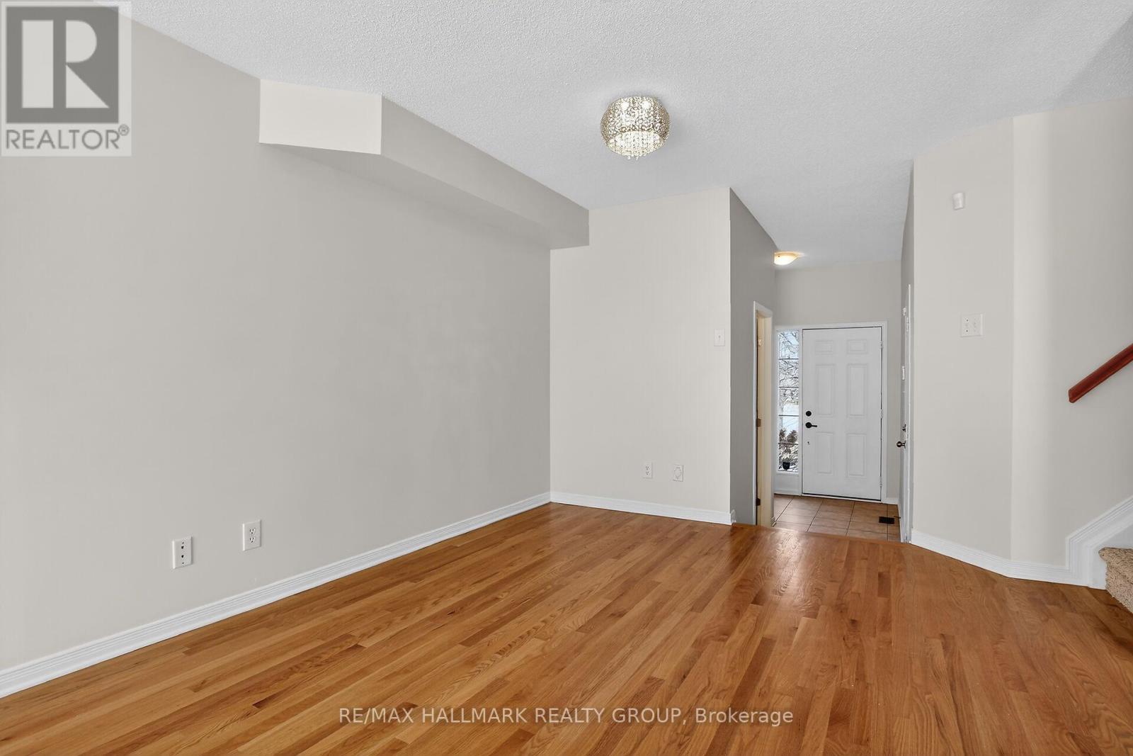 1008 Klondike Road N, Ottawa, Ontario  K2K 0C3 - Photo 9 - X12957194