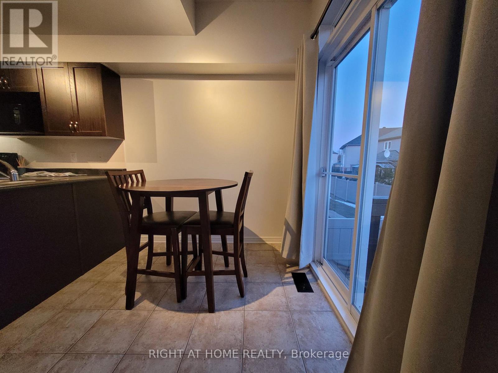 204 Rolling Meadow Crescent, Ottawa, Ontario  K1W 0B1 - Photo 10 - X12957234