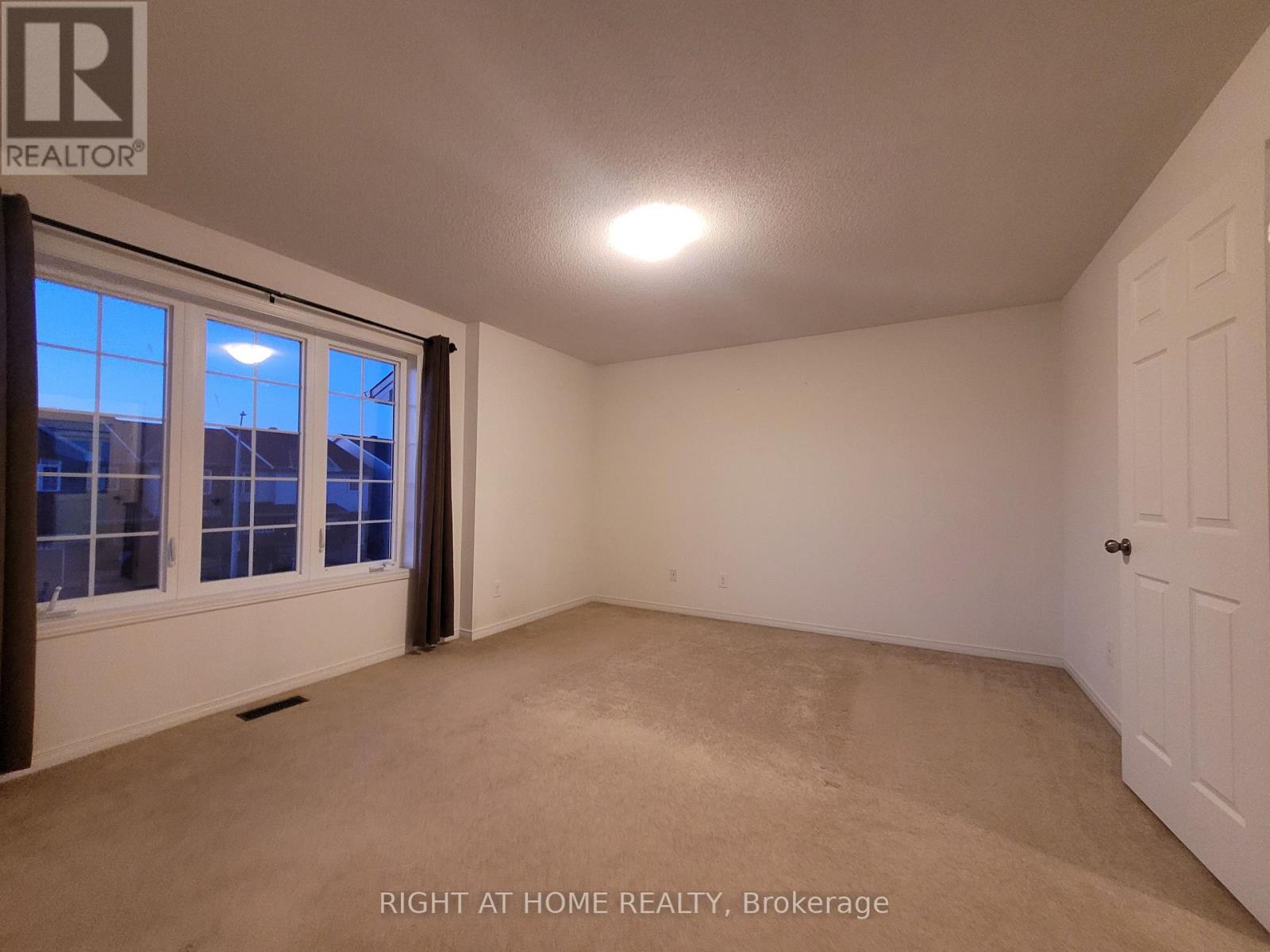 204 Rolling Meadow Crescent, Ottawa, Ontario  K1W 0B1 - Photo 13 - X12957234