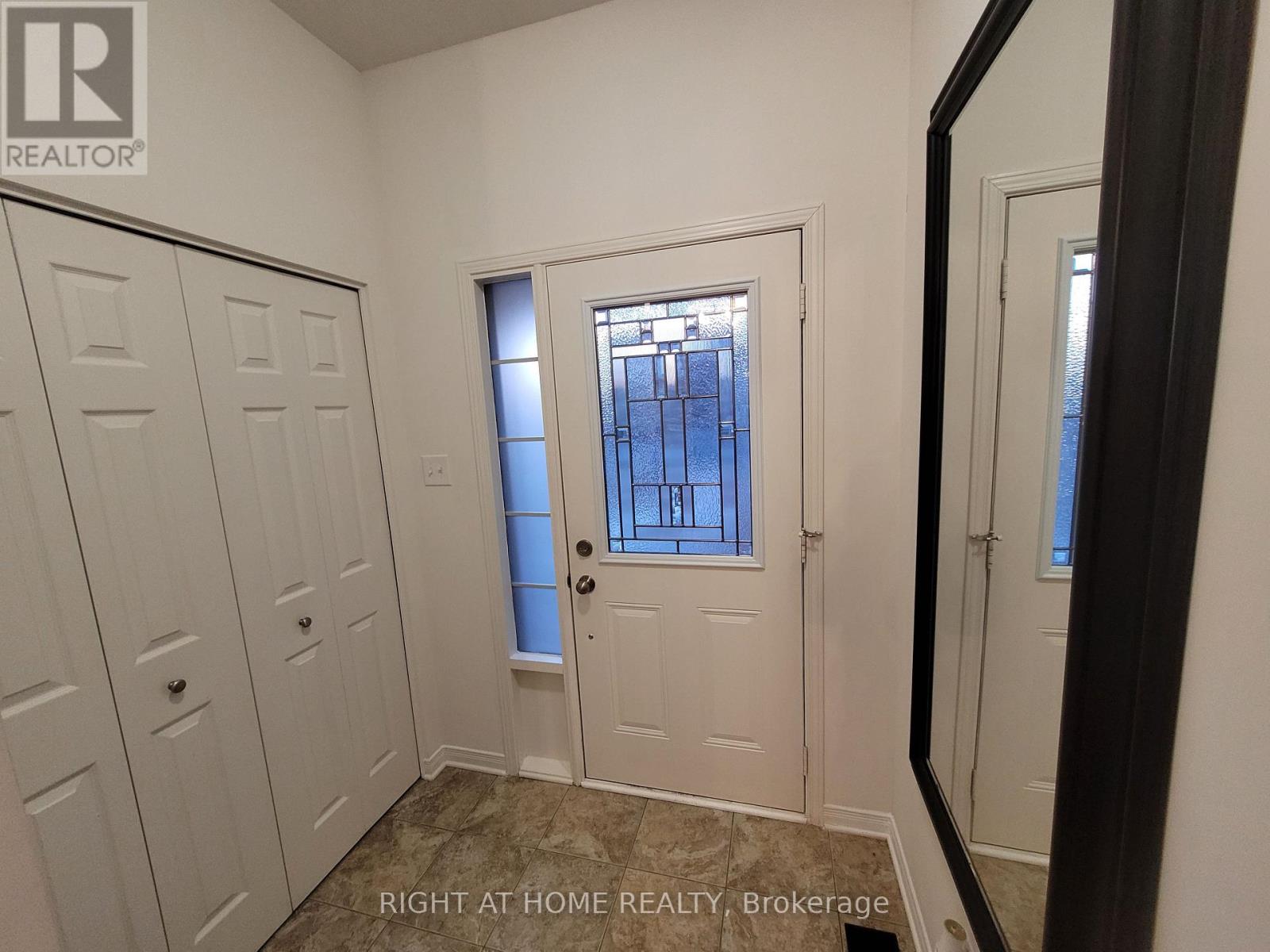 204 Rolling Meadow Crescent, Ottawa, Ontario  K1W 0B1 - Photo 2 - X12957234