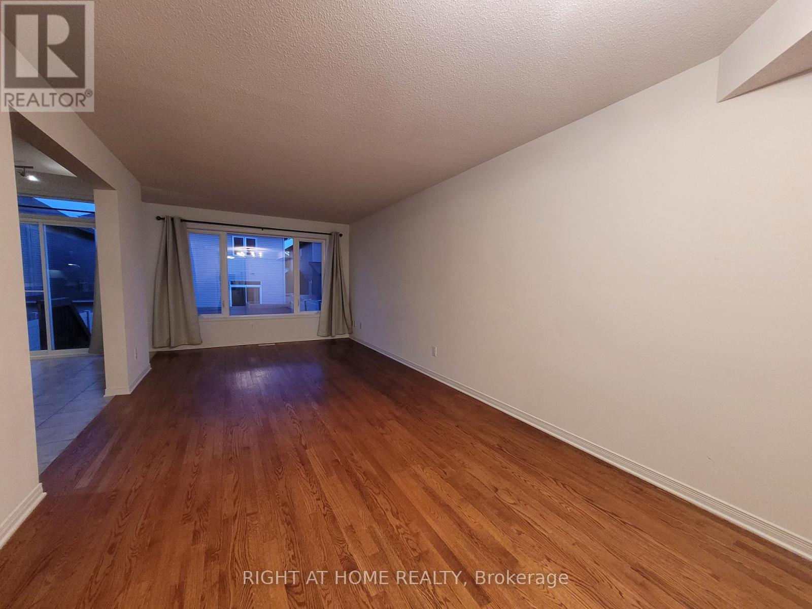 204 Rolling Meadow Crescent, Ottawa, Ontario  K1W 0B1 - Photo 6 - X12957234