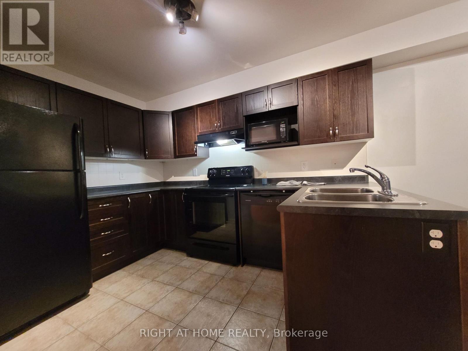 204 Rolling Meadow Crescent, Ottawa, Ontario  K1W 0B1 - Photo 8 - X12957234