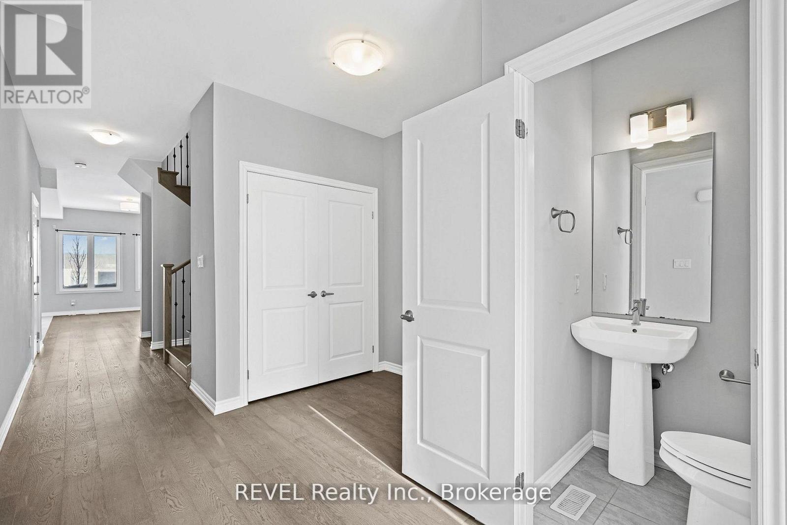 87 Renfrew Trail, Welland, Ontario  L3C 0K2 - Photo 4 - X12957192