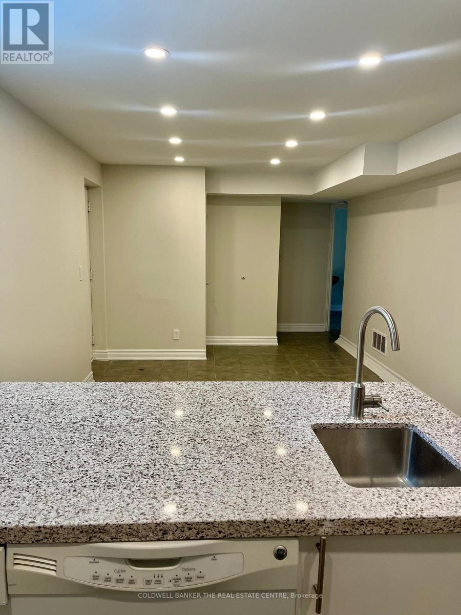 28 El Dorado Street, Richmond Hill, Ontario  L4C 0G9 - Photo 5 - N12957180