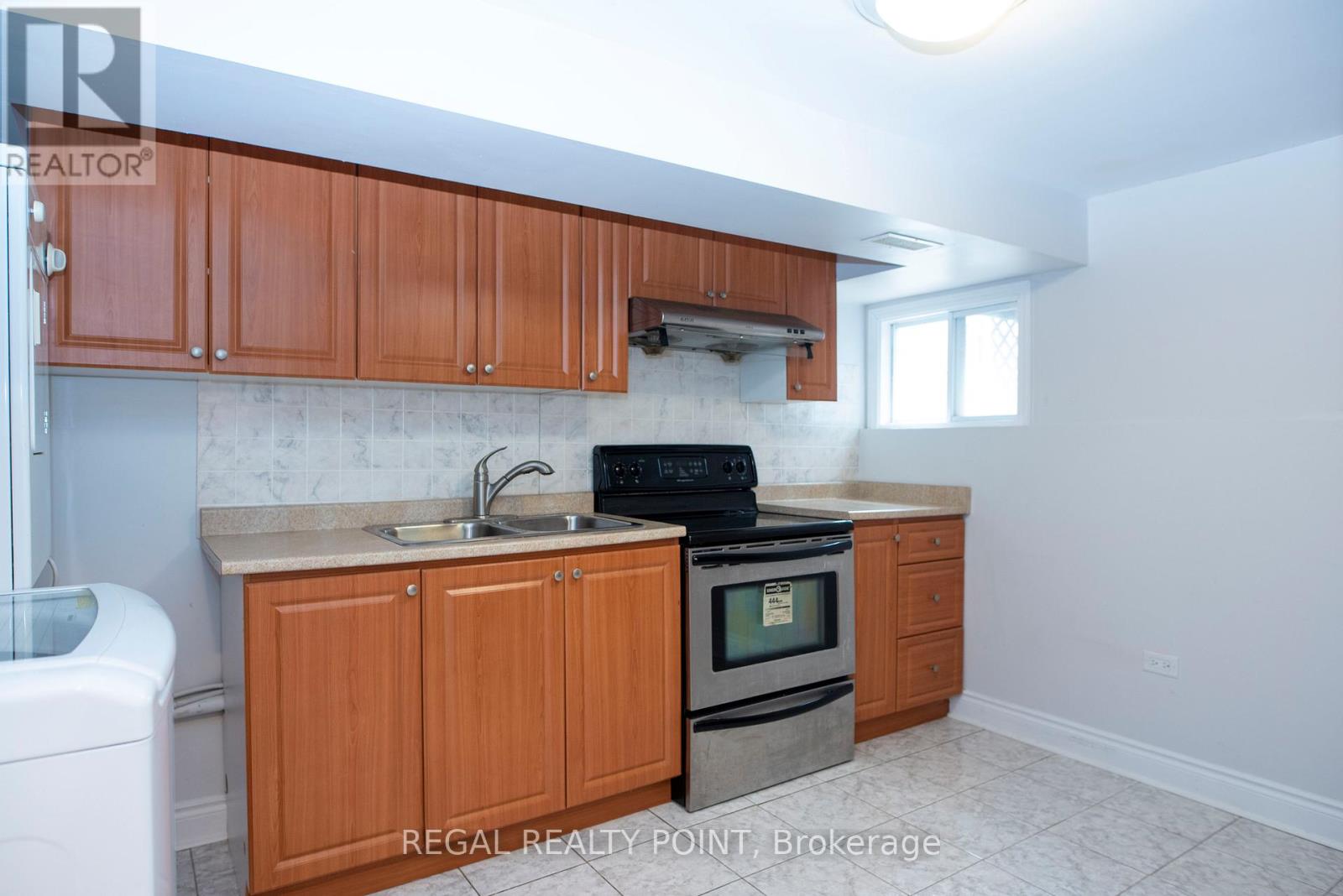 #basement - 14 Mandel Crescent, Richmond Hill, Ontario  L4C 9Z1 - Photo 7 - N12957210