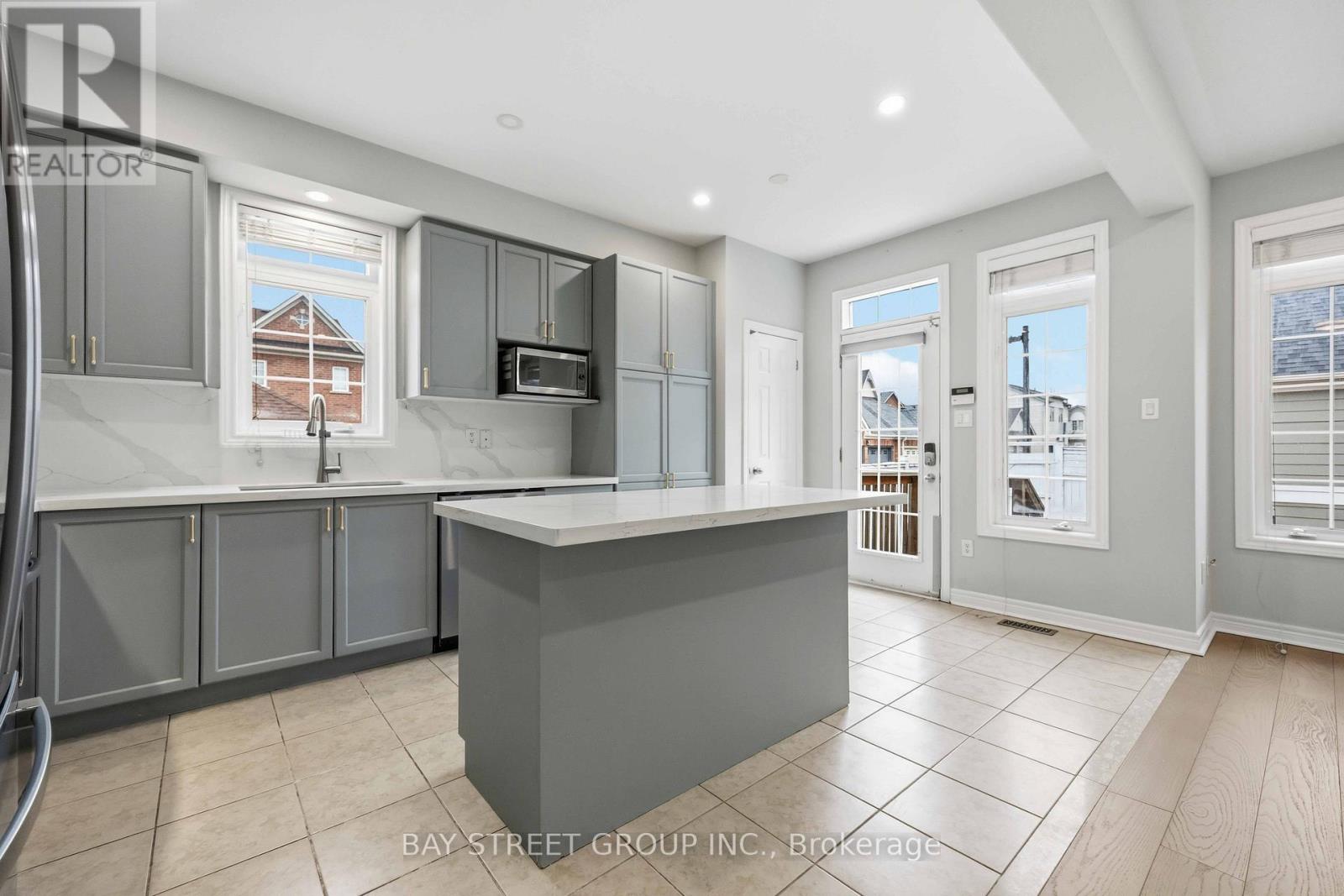 5 Tottenham Court, Markham, Ontario  L6B 1H5 - Photo 10 - N12956506