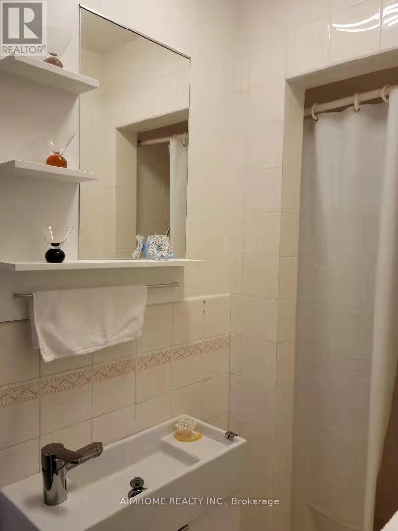 #1 Main - 68 Claver Avenue, Toronto, Ontario  M6B 2W2 - Photo 4 - W12957122