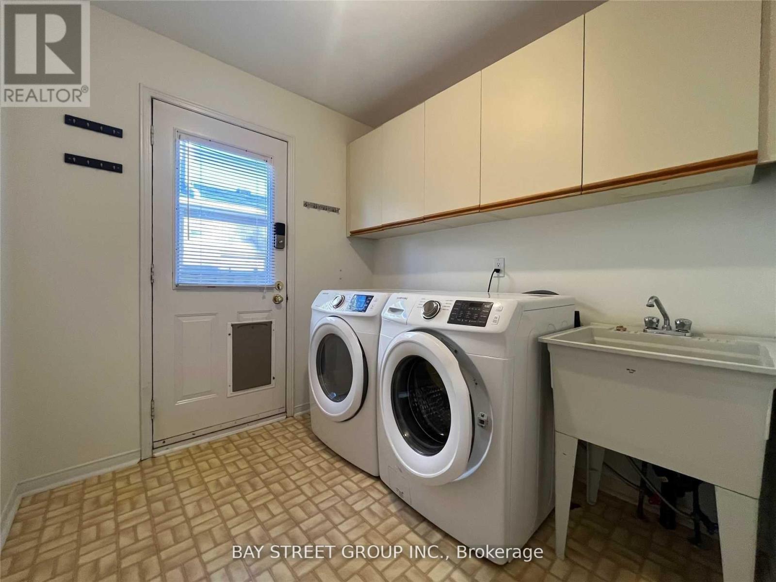 342 Carrier Lane, Oakville, Ontario  L6H 5G6 - Photo 12 - W12957130